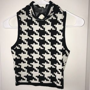 Forever 21 Black and Cream Sweater Crop Top Size S